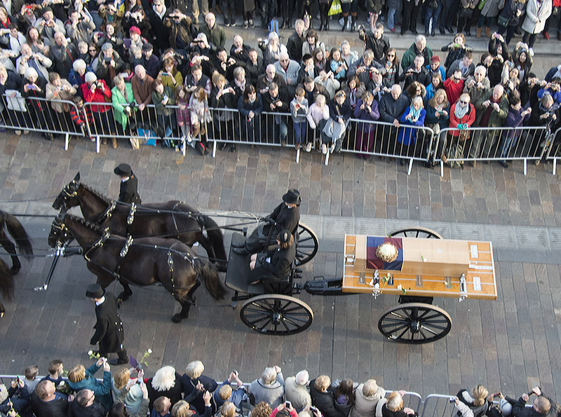 Archbishop Welby leads prayers at Richard III reinterment